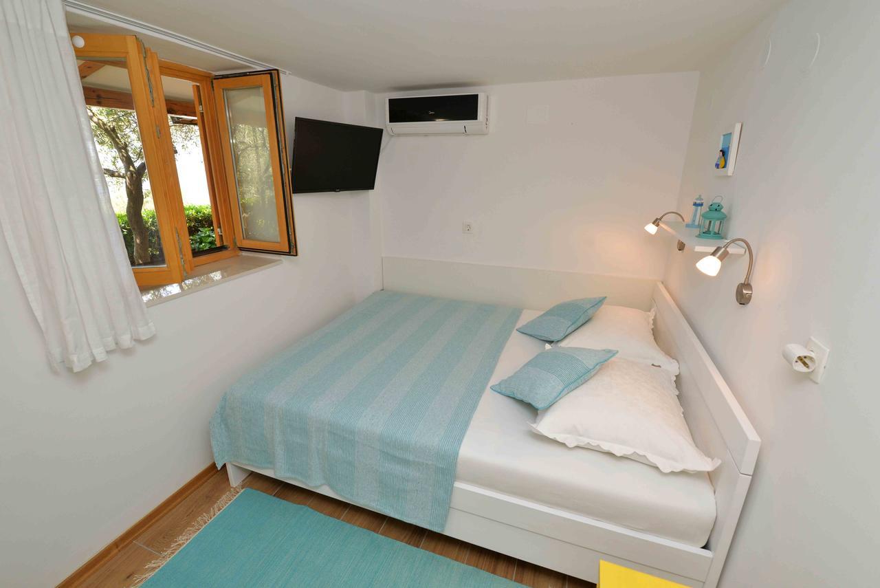 Sea Side Apartment Murter Exteriör bild